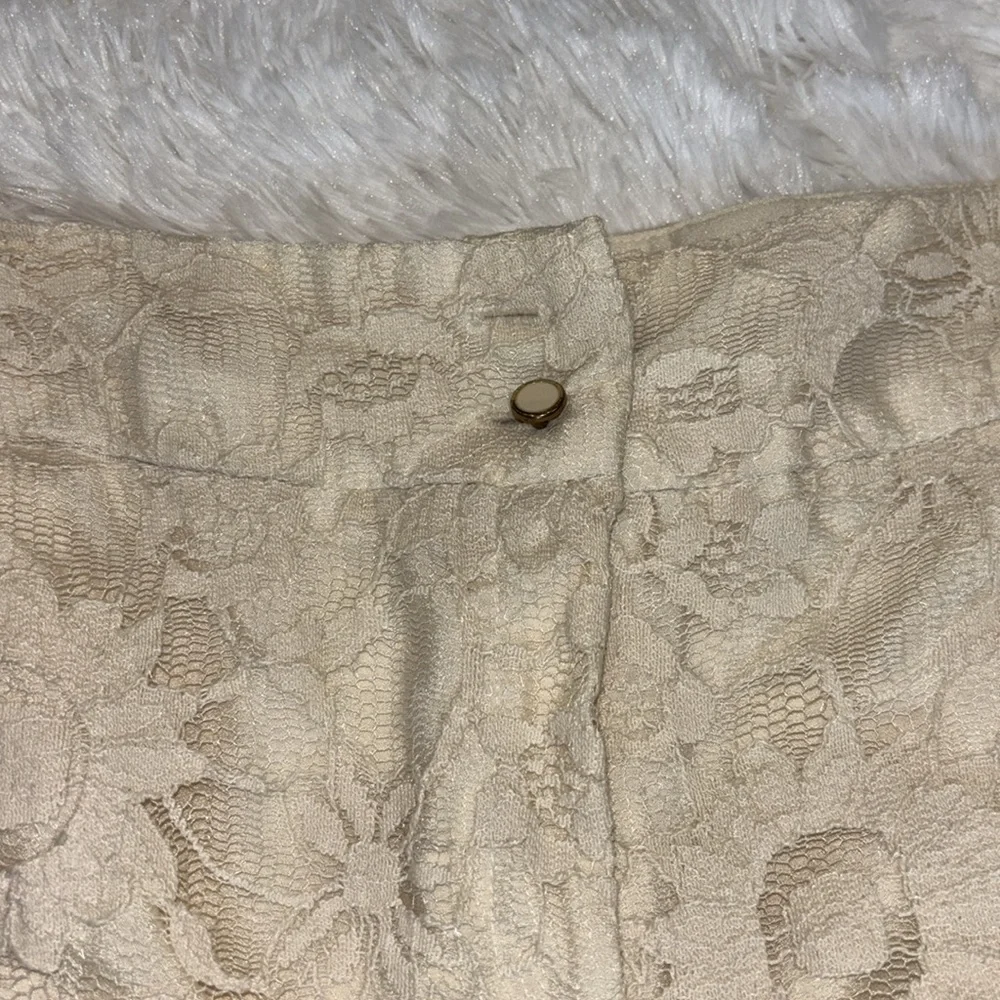 Monteau Lace Shorts Size Large Cream Color